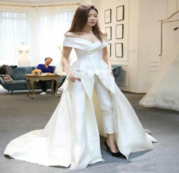 Frauen Overalls mit weißen Satin von Schulterabendkleidern 2019 sexy formelle Hose -Anzüge mit Zug Prom Festzug Kleid Party Vestidos 7713155