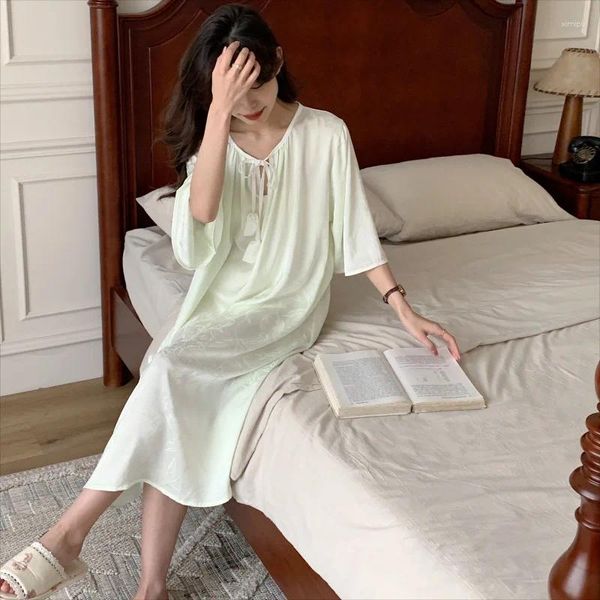 Abbigliamento per il sonno femminile 2024 Summer Ice Silk Jacquard Nightwear in stile cinese in stile cinese può essere indossato esternamente indossare una donna allentata