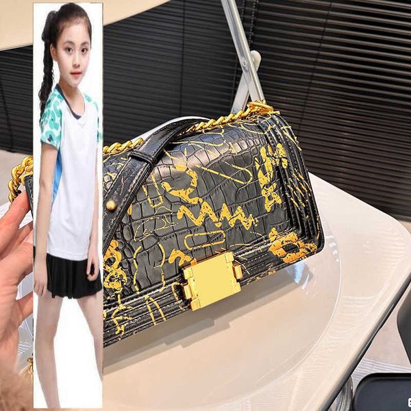 Детские сумки роскошные бренд CC Bag Womens Classic Boy Boy Graffiti Embess Camellia Bags Sogalver Metal Adware. Переплетенная цепная цепная сумочка на плече 25