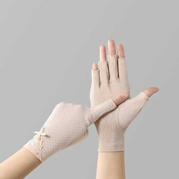 Maniche a braccio manichetta femminile estate estate ultra-sottile mezzo dito che guida il touch screen anti-slip sopra i guanti di crema solare della nappa Q240430