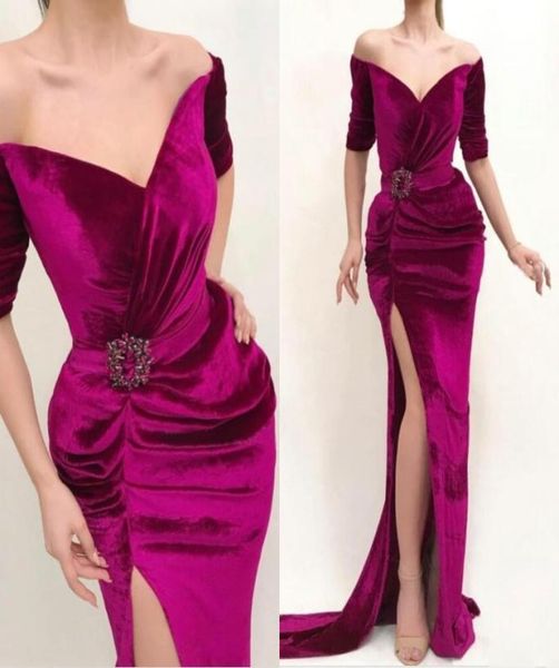 Moderne Velvet -Meerjungfrau -Prom -Kleider von Schulter halben Ärmeln Falten Side Split Abendkleid mit Flügelbeads7897531