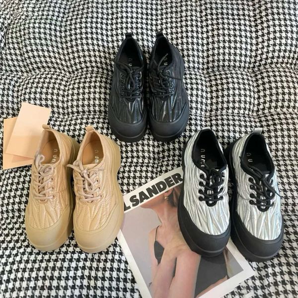 Новые дизайнерские повседневные туфли Miui Fashion Shoes Luxury Bowling Hoging Basketball Sneaker Vintage Womens Mens Spring Outdoor Travel Run Runn