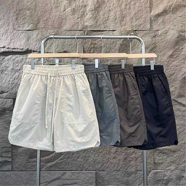 Verão masculino gelo fino shorts respiráveis líquidos laseira vermelha jovem jovens rufianos belos calças casuais perfuradas