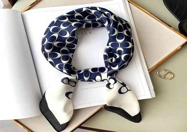 Fashion Neckerchief Frauen Haarschal kleiner Schal -Wrap -Stirnband Hijab Lady Bandanna Muffler Pareo Suqare weibliche Mädchen Silk2552634