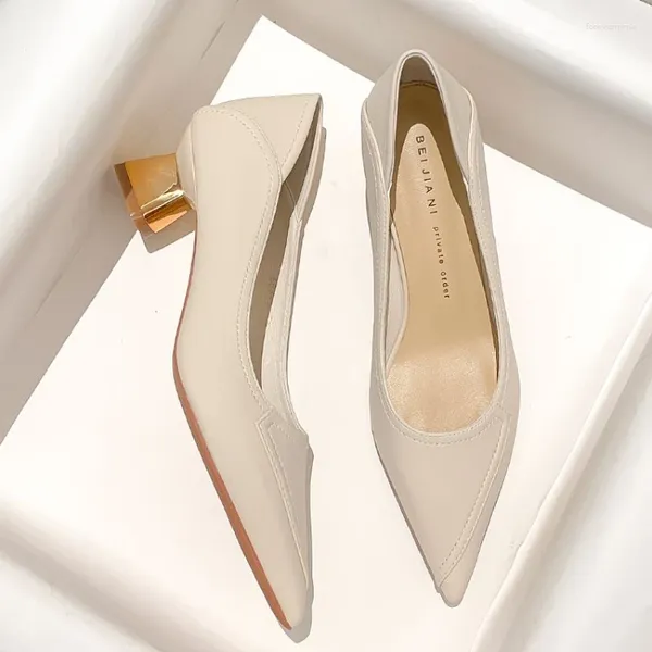 Scarpe eleganti con tacchi medi formali sexy puntato con punta di punta di calzature bei -bloccante beige per donne quadrate l in stile primavera coreano più alto e