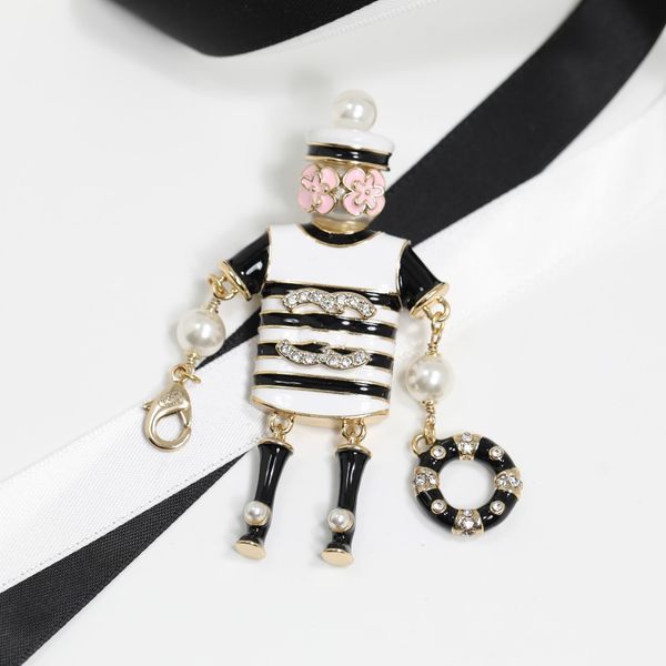 Markendesigner hochwertiger Cartoon Roboter Schwarz -Weiß -Emaille Perle -Strass -Strass -Brosche Luxus Luxus Frauen Messingkragen Brosche Kleidung Schmuckzubehör Accessoires