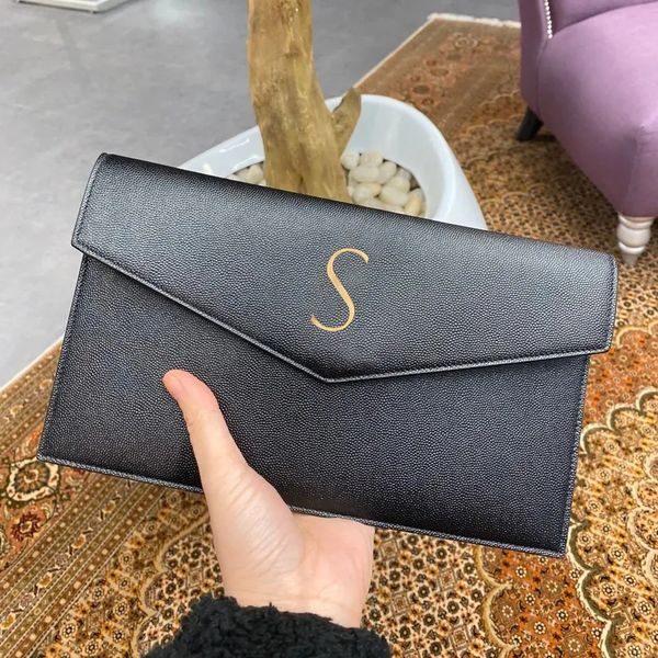 Pochette da donna classica con patta a tracolla nei quartieri alti Borsa di lusso busta in caviale bianco Borsa a portafoglio firmata per donna Borsa a tracolla in pelle da uomo Borsa per il trucco