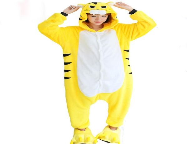 Pijama de pijama de animal fofo Cosplay Yellow Tiger Cartoon Cosplay Vestuário Inverno adulto Sleep Wear Flanel com Tail Pijama Unisex6094144