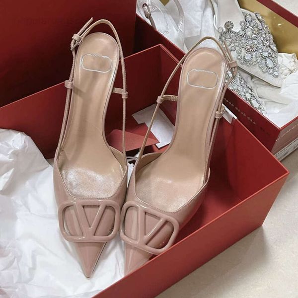 Sandalen Luxus Womens High Heels Senior Fashion Designer Schuhe Brief Hochzeit Abendessen 2024