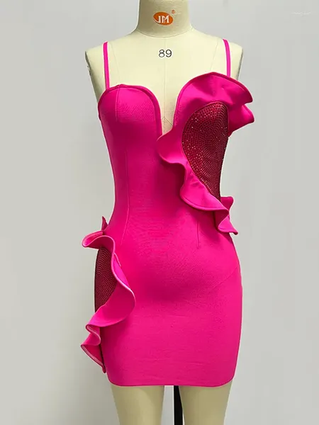 Lässige Kleider sexy italienische Nudeln ärmellose Liebesdesign Strassverband Frauenkörperbodik