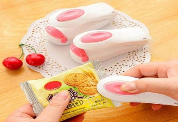 Portable Household Mini Sealing Machine Guarnitore Cealer Heat Capper Saver per sacchetti di plastica Pacchetto Mini Gadgets5108766