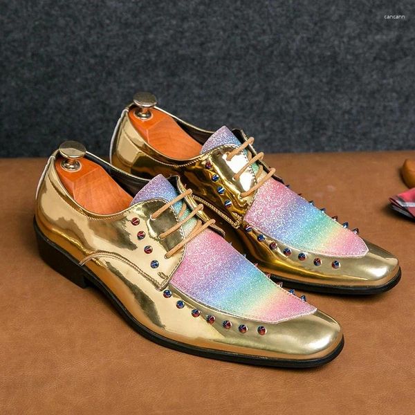 Scarpe eleganti designer di lusso uomini formali a punta oro brogue oxford in pelle per il ballo di ritorno a casa zapatos hombre