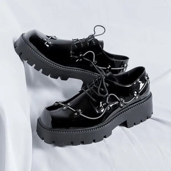 Lässige Schuhe Männer Britisch -Stil dicker Soled Derby mit einem Porträt schwarzer Männer -Business -Leder 2024