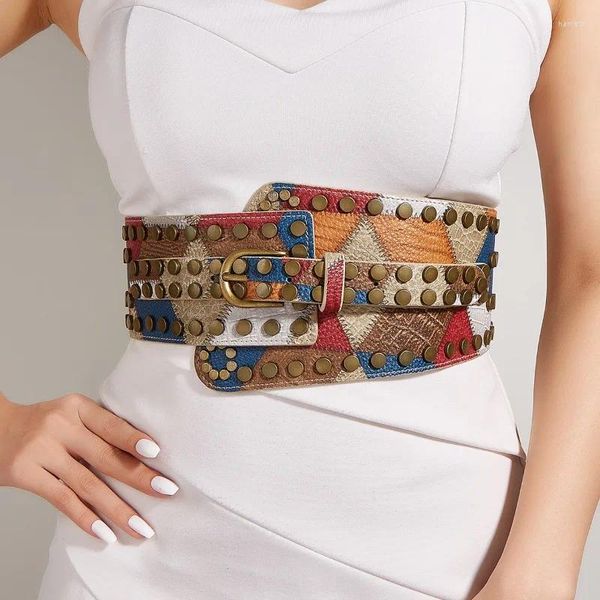 Belts Padrão de bolas de couro Antigo Cintura de unha de cobre com feminilidade de decoração de decoração feminina fivela de metal retro europeu americano