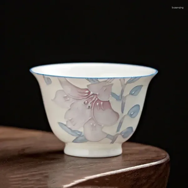 Xícaras pires chineses pintadas à mão chinesas de chá de xícara de xícara de chá tridimensional Flores de tea tigela de chá de porcelana Cúpula mestre