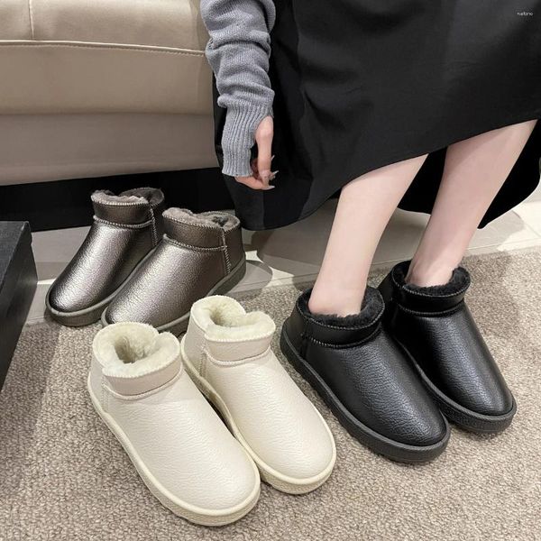 Scarpe casual 2024 Autunno e inverno Stivali da neve spessi peluche Corea Versione a bassa manica top corta tubo in pelle da donna Cott