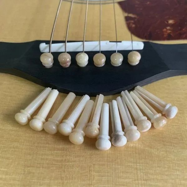 1pcs tragbare Gitarrenbrückenstifte Sattelmutter Akustik Rinder -Abstandsfelder Plastikgitarrenzubehör für Akustikgitarrenqualität