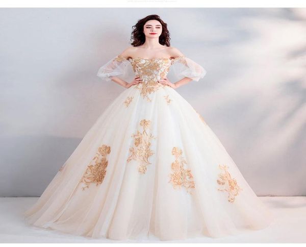 2019 Nuovo abito da spalla in pizzo dorato Abito da sposa maniche corte fuori dalla spalla Donna araba Dubai Principessa Non bianca abiti da sposa a buon mercato1538237