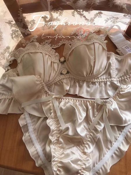 % 100 gerçekçi Po M l xl sevimli ve sevimli lolita kawaii fırfırlı kablosuz üst sırada saten sütyen iç çamaşırı seti rb863 240425