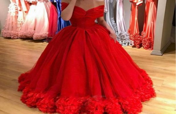 Puffy Tül Kırmızı Balo Elbise Glamous Offheshoulder Aplike Zipperback Quinceanera Elbiseler 2017 Yeni Varış Aline Akşam Par6275277