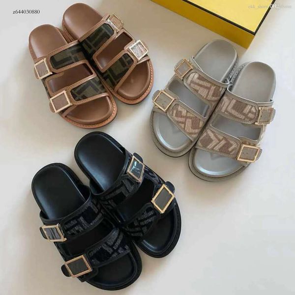 Fendig Sandalen f Sandalen Luxurys Designer Sandalen hochwertiger Mode Klassiker flacher Leder -Leinwand Buchstaben Gummi Flip Flops Bottoms Beach Schuhe Ladungsstoffe 914