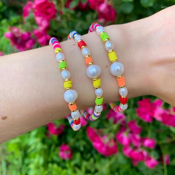 Charm Bilezikler Boho Tarzı Renkli Disk Boncuklar Bilezik Polimer Kil Heishi Pulseras Streç Doğal İnci Takı Hediyesi Arkadaşlar için