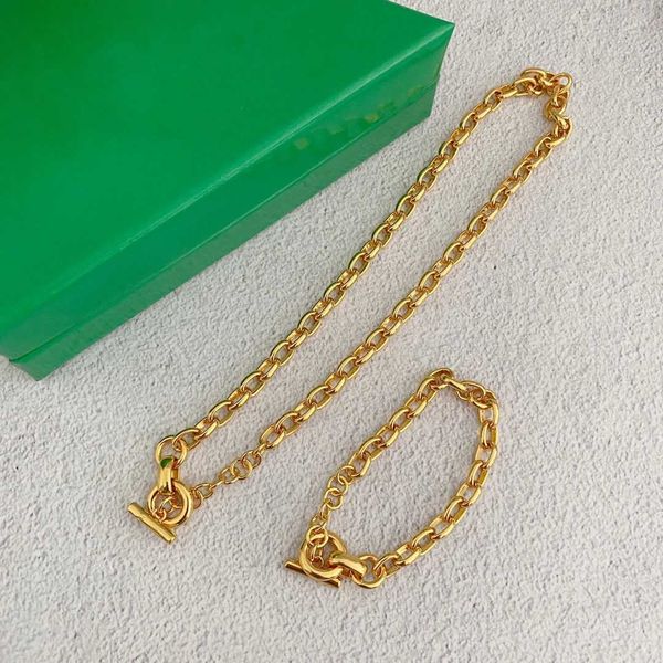 Colares pendentes 2024 Marca popular 18K colar de corrente de ouro 18K Conjunto