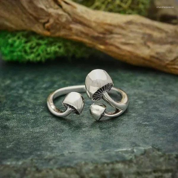 Clusterringe kreativer Pilze für Frauen 2024 Sommer Koreaner Vintage Charm Cette Plant Verstellbares Paar Ringschmuck Großhandel Großhandel