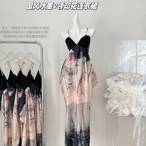 Sıradan elbiseler Çin tarzı kadınlar baskılı askı elbisesi yaz niş tasarım seksi v yaka zarif benzersiz uzun