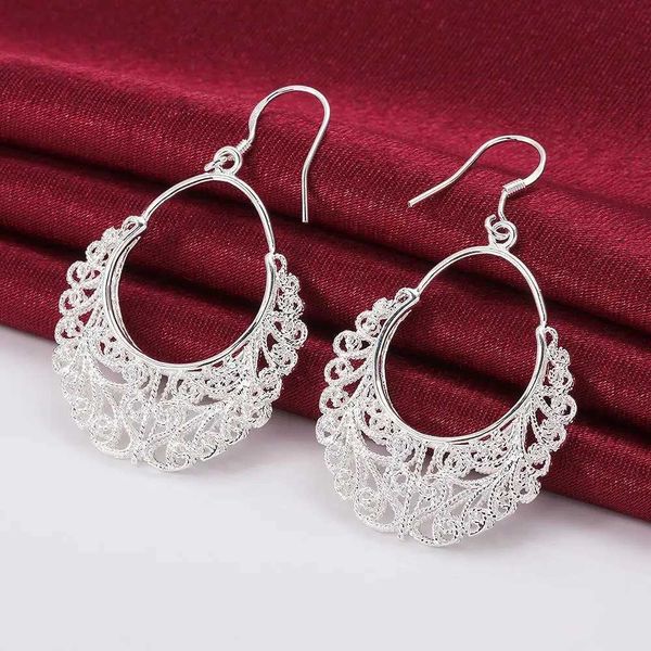 Dangle Kronleuchter Neu Ankunft heiß 925 Sterling Silber Noble Ohrringe Charms for Woman Engagement Prinzessin Hochzeit Luxus Süßes H240504