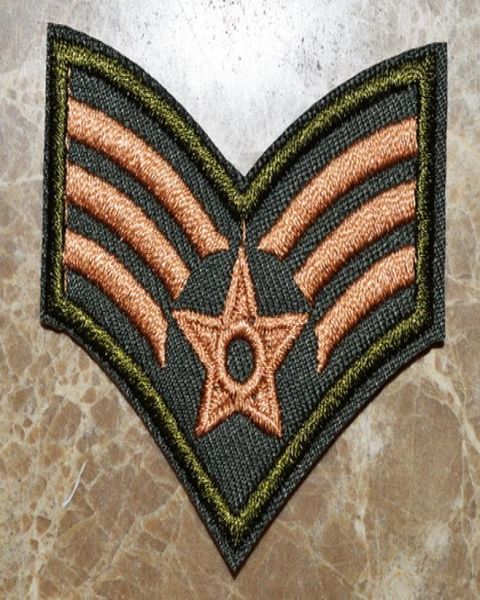 Camuflagem Sargento Stripes Exército Soldado Militar Soldado Ferro Em remendos Costurar em patchapppliques feitos de pano100 Qualidade em torno de 4286547