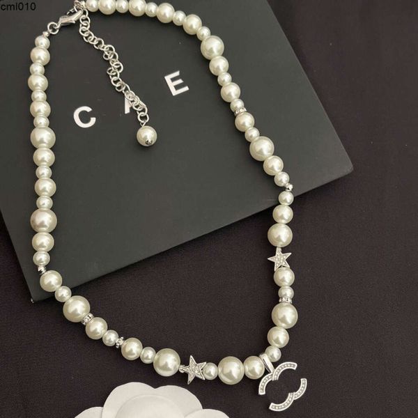Neue Stil Frauen Perlen Halskette Luxusbrand Anhänger Halsketten Boutique Designer Schmuck Klassiker mit Bix Girl Paar Geschenk 81VQ
