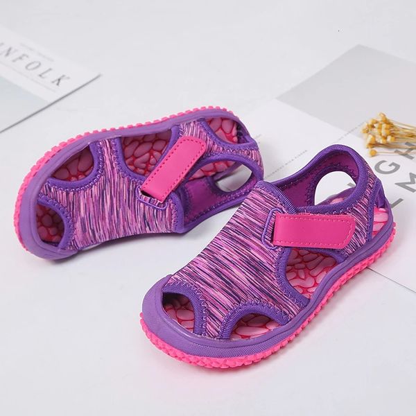 Mädchen Sandalen Frühlings- und Sommerkinder geschlossener Toe Sports Beach Schuhe Jungen waten Süßigkeiten Farbe Kinder Schuhe 240423