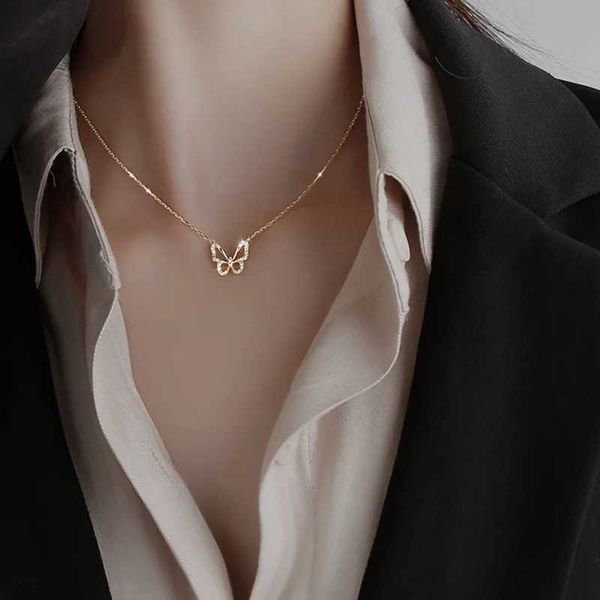 Подвесные ожерелья 2024 Модная бабочка k Золотое ожерелье, подходящее для женщин, корейская милая простой подвесной винтажный романтический подарки, ювелирные украшения Q240430