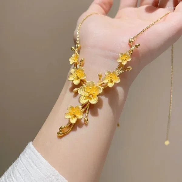 Anhänger Halskette Luxusgold Farb blühende Blumen Halskette für Frauen Schlüsselbein Kette Ehering Braut Schmuck Geschenke