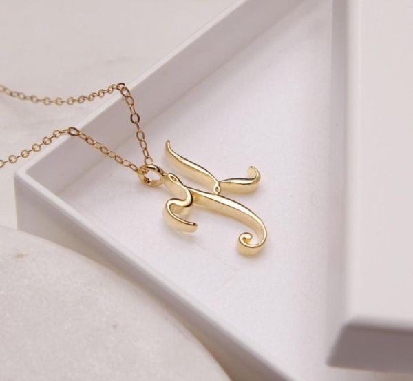 Nome do inglês minimalista Alfabeto K Chain Pingente Colar Pingente Tiny Letter Monogram Charm Metal para noivado amigo Mulher Mot7136134