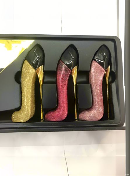Женщины фантастические 3pcs на высоких каблуках набор розовых духов сияющий золотой парча из парчи