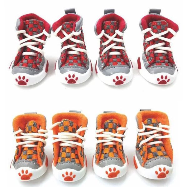 Design 4pcsset pet dog scarpe stivali da cucciolo piccolo stile di calcio estate per animali domestici quattro colori 240428