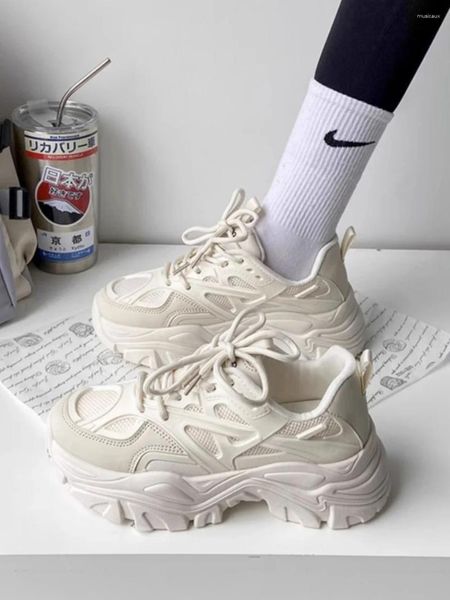 Scarpe casual sneaker femminili con piattaforma donna-domes da tennis femmina di suola fitta maglia 2024 tacchi alla moda con formatori di cuci