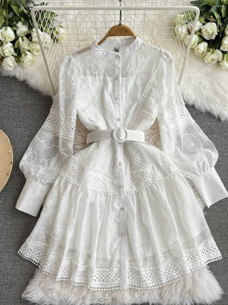 Günlük elbiseler yaz beyaz kısa elbise kadınlar için muhteşem dantel dikiş çiçek hem vestidos boho lüks kabarcık kuşaklı parti 2024
