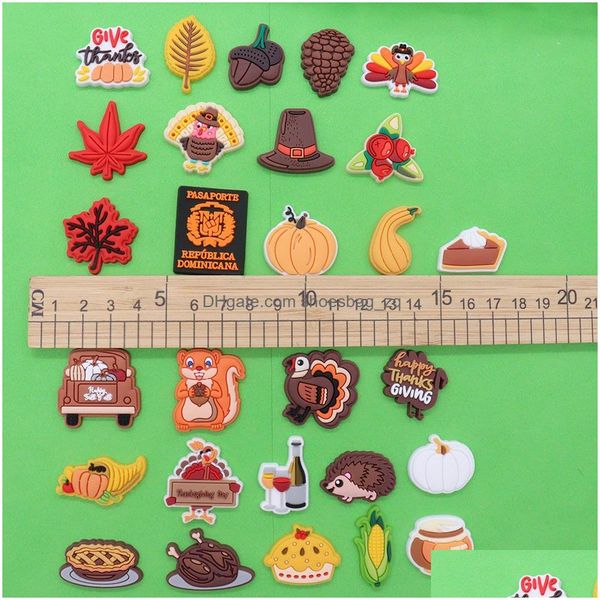 Jóias MOQ 20pcs PVC Pumpkin Pine Maple Leaf Turkey Pie Corn Squirrel Feliz Ação