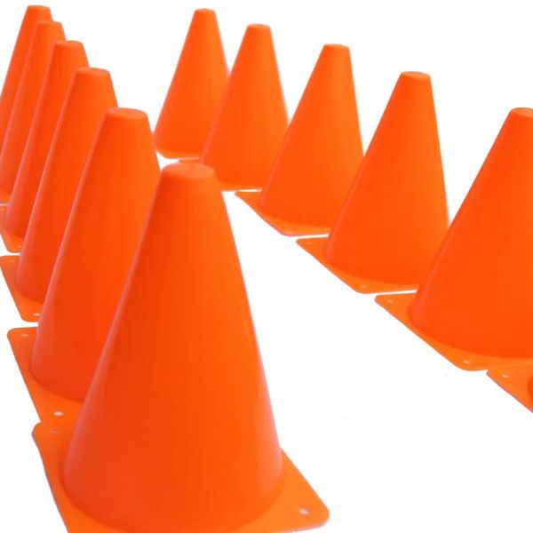 Luvas quentes 12pcs 18cm Toys deslumbrantes Tráfego Orange Cones Marker Curso Curso Função de Função de Função de Excelência Do2