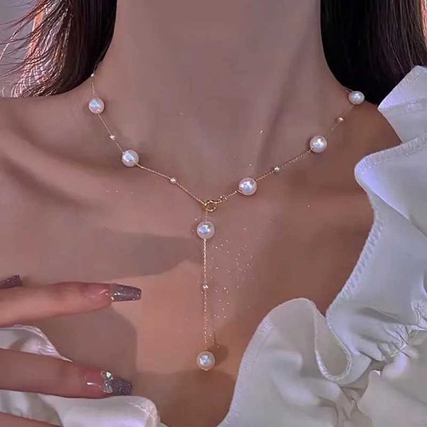 Anhänger Halsketten 2024 Neu einfacher langer Imitation Perlenkette geeignet für Frauen sexy Quasten Schultergurt Bikini Brustkette Körperschmuck Q240430