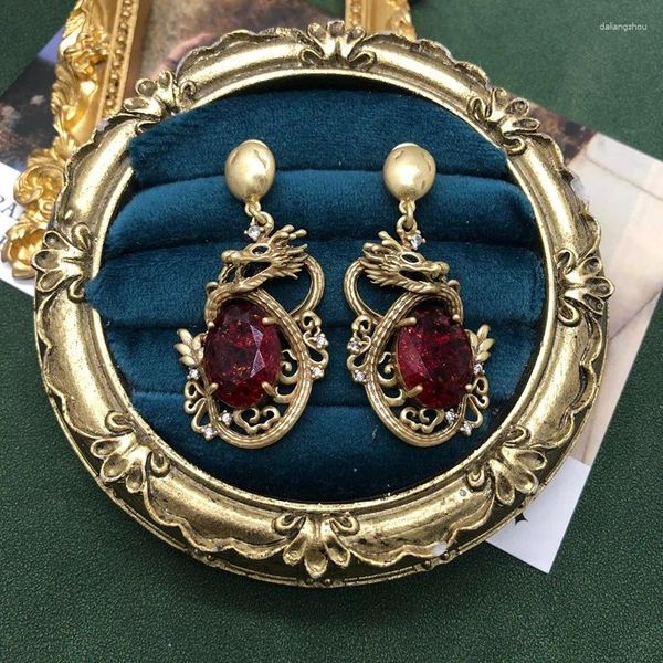 Orecchini per borchie set di gioielli medievali vintage per donne Rhinestone Drago cavo fibbia di rame in rame Accessori per abiti da sera giornaliera