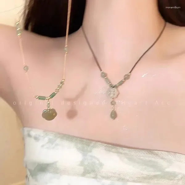 Цепи китайского стиля Lotus Root Pingan Lock Подвесное ожерелье для женщин, просто нежная нежная ручная тканая ключица для кисточки