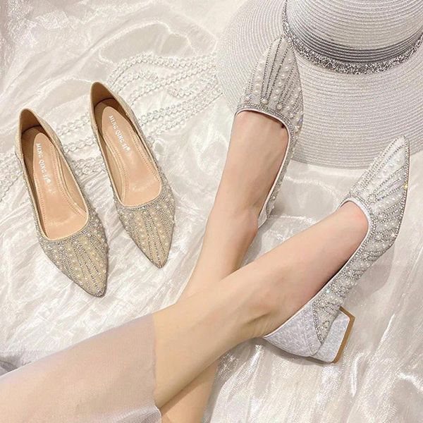 Повседневная обувь роскошные жемчужные бусинки высокие каблуки для женщин серебряные хрустальные насосы заостренные блески пальцев тканевые таконы Mujer Big Size 43