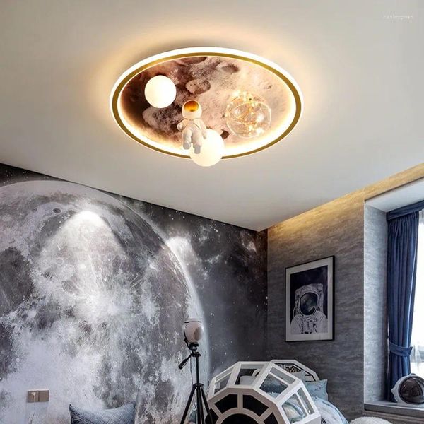 Luzes de teto Astronauta moderno lustre lustre para crianças quarto desenho animado lua de decoração interna luminária em casa