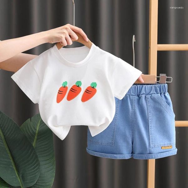 Наборы одежды 2pcs /Fashion S Summer 2024 Симпатичная трех красная морковь Печать O-образное рубашка детская рубашка простые джинсы /мальчики