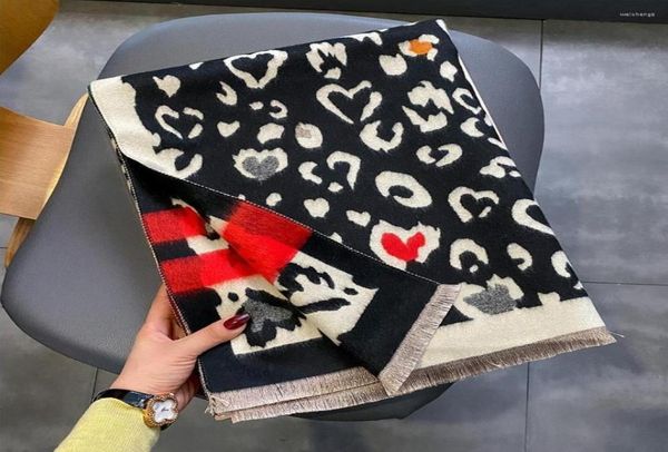 Eşarplar Tasarımcı Marka Kış Keşesi Kadınlar Sıcak Kaşmir Şal Sararlar Kalın Pashmina Battaniye Leopar Baskı Bufandas Kadın Foulard2512738