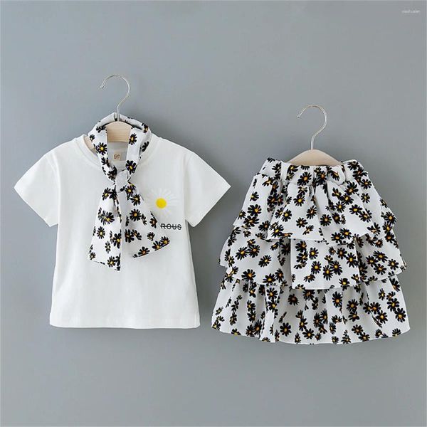 Roupas conjuntos de vestido de verão feminino para crianças em idade pré-escolar de três peças Camiseta de cor sólida Conjunto de cachecol decorativo curto